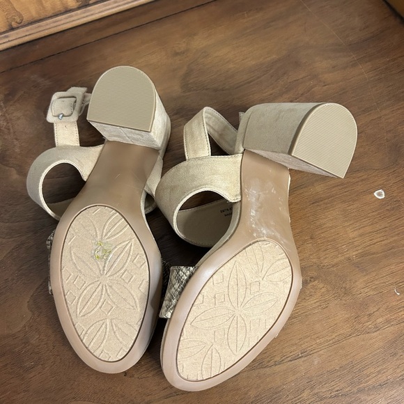 Chinese Laundry Tan Sandals - Picture 8 of 8